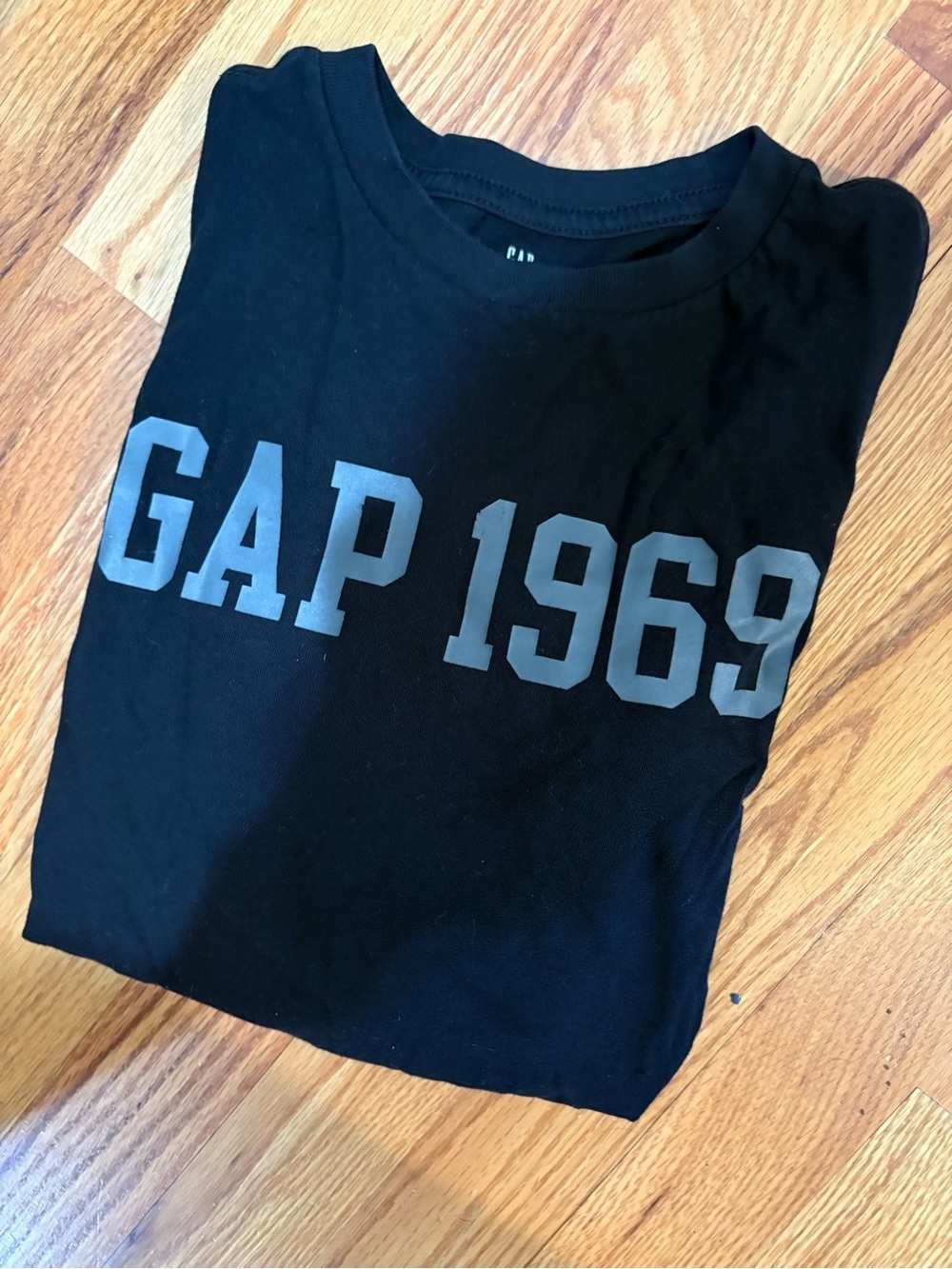 ▪️GAP Long-Sleeve Tee